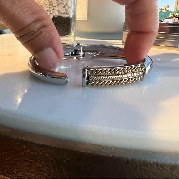 Silver fashion bangle bracelet - Picture 4 of 5